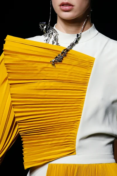 Look 143